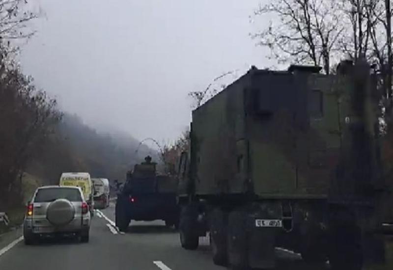 Vojska Srbije kod granice s Kosovom postavila topove i haubice
